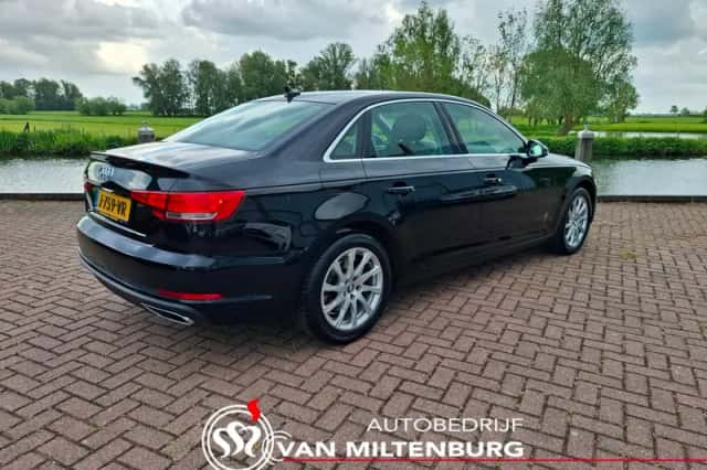 Audi A4 (2019) thumbnail 4