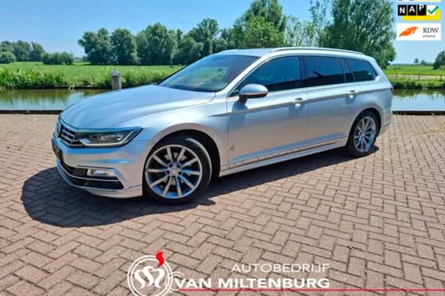 Volkswagen Passat (2019) thumbnail 1