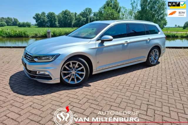 Volkswagen Passat (2019) thumbnail 2