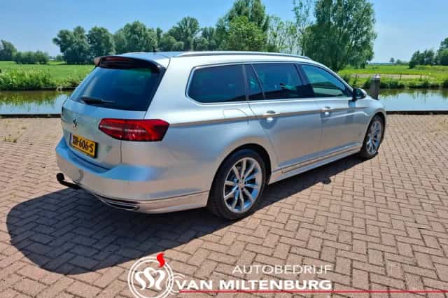 Volkswagen Passat (2019) thumbnail 4