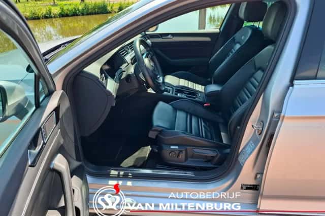 Volkswagen Passat (2019) thumbnail 6