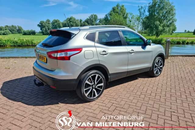 Nissan Qashqai (2016) thumbnail 4