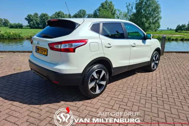 Nissan Qashqai (2017) thumbnail 4