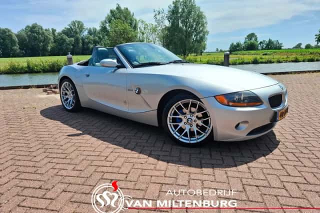 BMW Z4 (2005) thumbnail 5