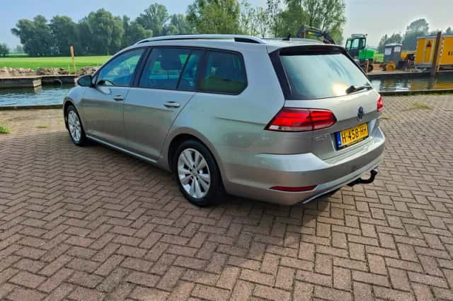 Volkswagen Golf (2020) thumbnail 2