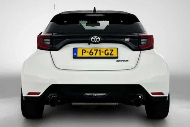 Toyota Yaris (2021) thumbnail 3