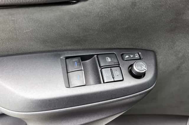 Toyota Yaris (2021) thumbnail 34