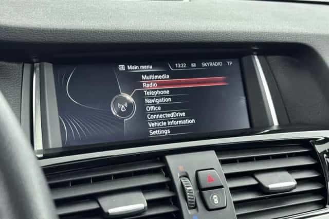 BMW X3 (2015) thumbnail 12