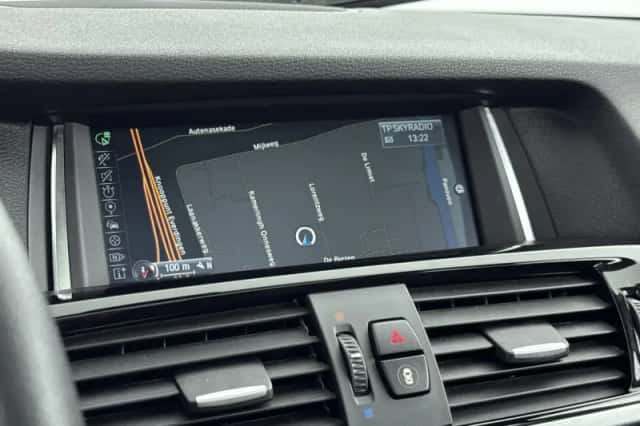 BMW X3 (2015) thumbnail 23