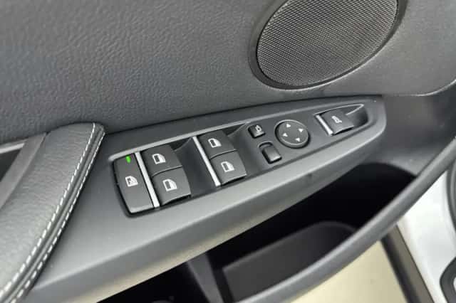 BMW X3 (2015) thumbnail 27