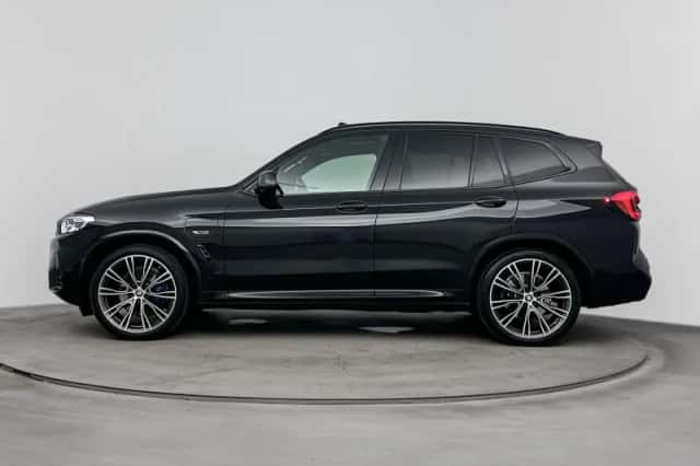 BMW X3 (2022) thumbnail 2