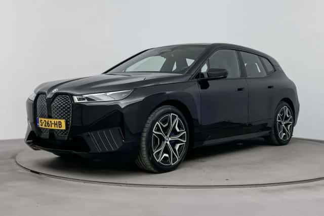 BMW iX (2023) thumbnail 1