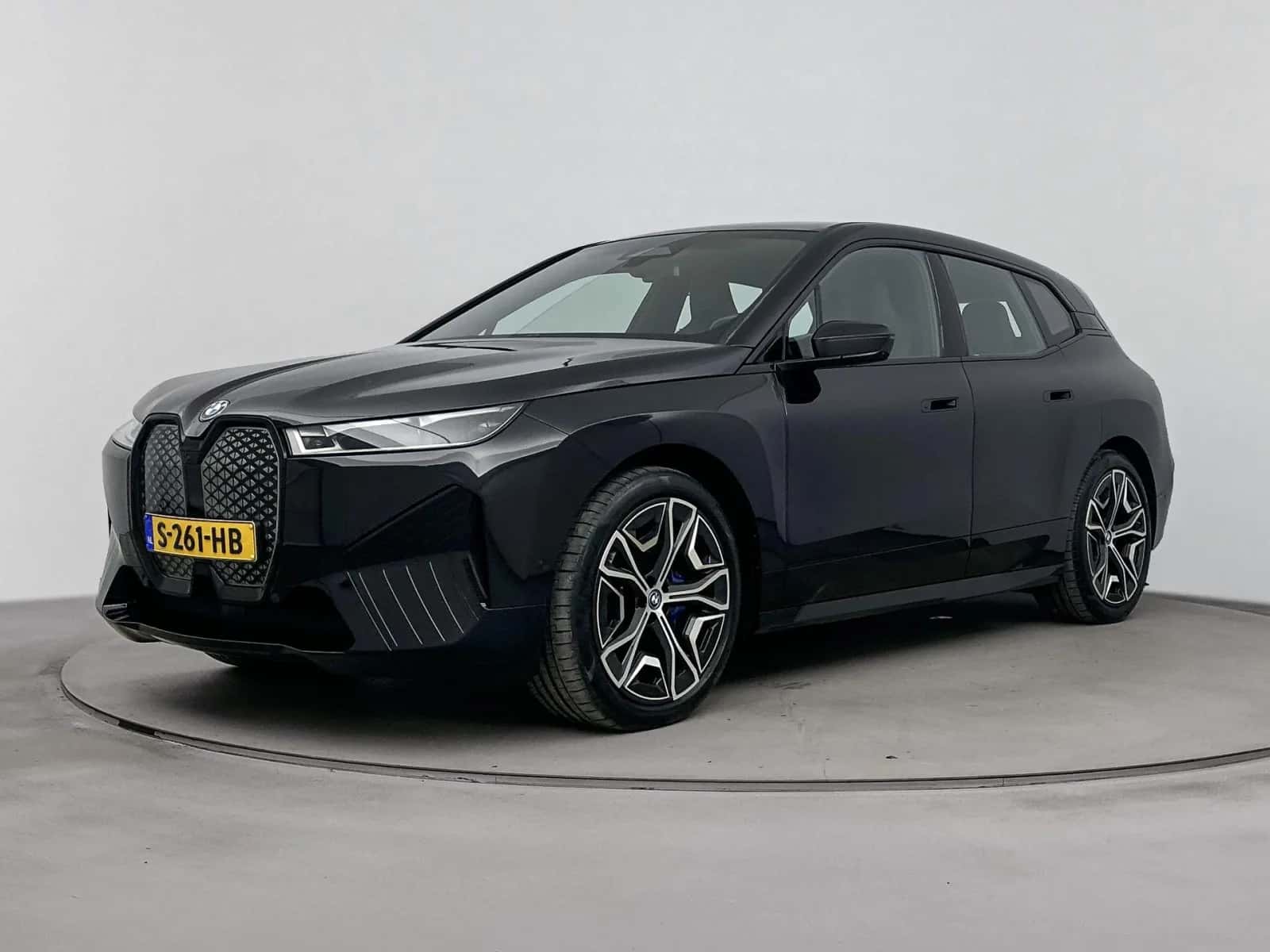 BMW iX (2023) — foto 1