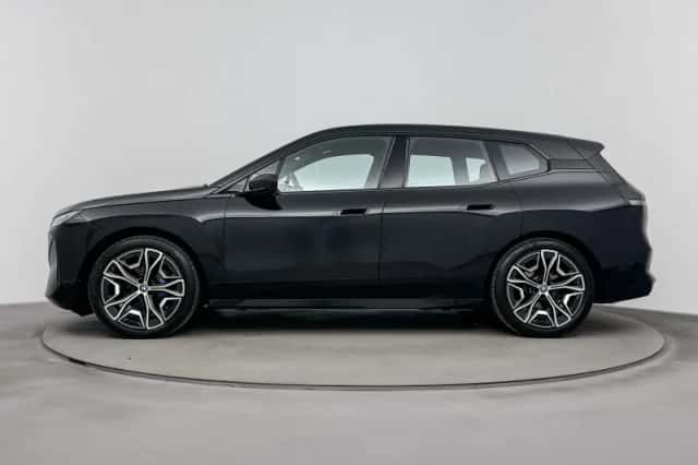 BMW iX (2023) thumbnail 2