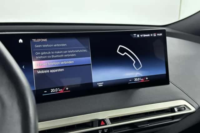 BMW iX (2023) thumbnail 11