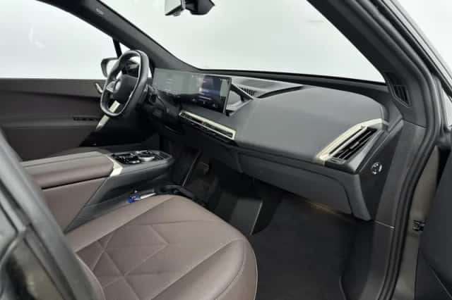 BMW iX (2023) thumbnail 16