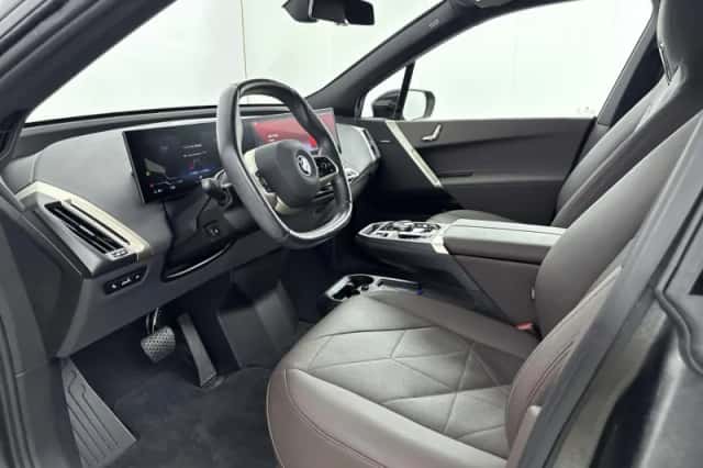 BMW iX (2023) thumbnail 17
