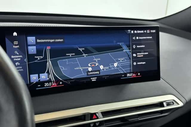 BMW iX (2023) thumbnail 24