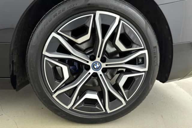 BMW iX (2023) thumbnail 29