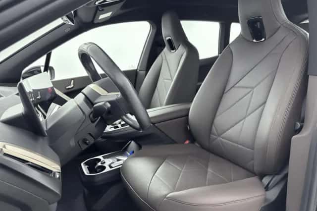 BMW iX (2023) thumbnail 30