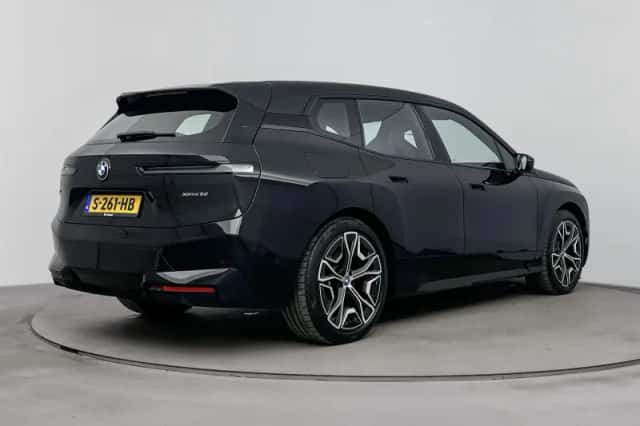 BMW iX (2023) thumbnail 4
