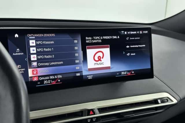 BMW iX (2023) thumbnail 7
