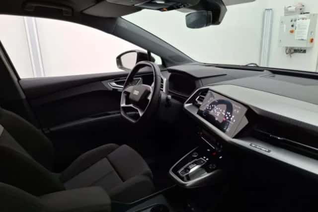 Audi Q4 e-tron (2021) thumbnail 3