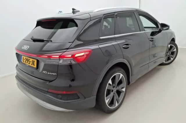 Audi Q4 e-tron (2021) thumbnail 2