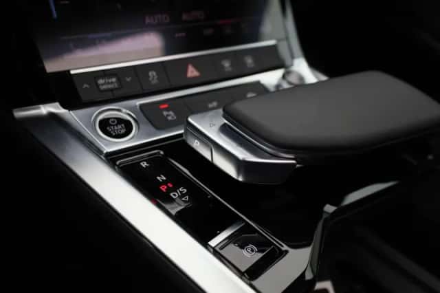Audi Q8 (2025) thumbnail 23