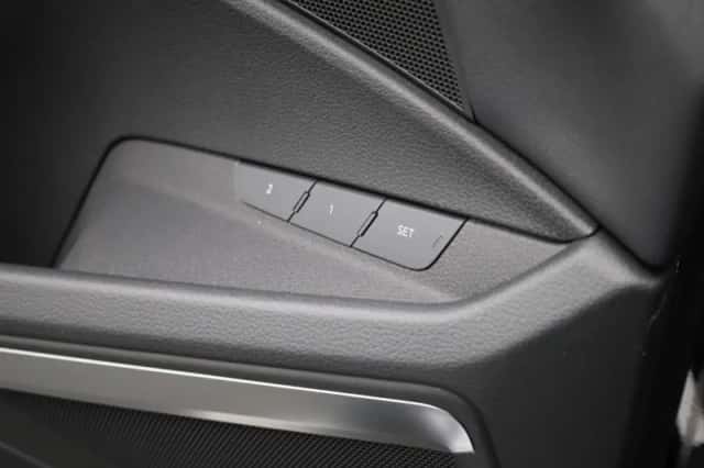 Audi Q8 (2025) thumbnail 36
