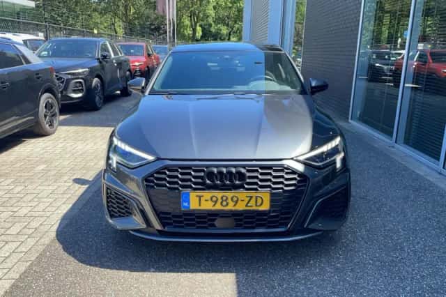 Audi A3 (2023) thumbnail 2