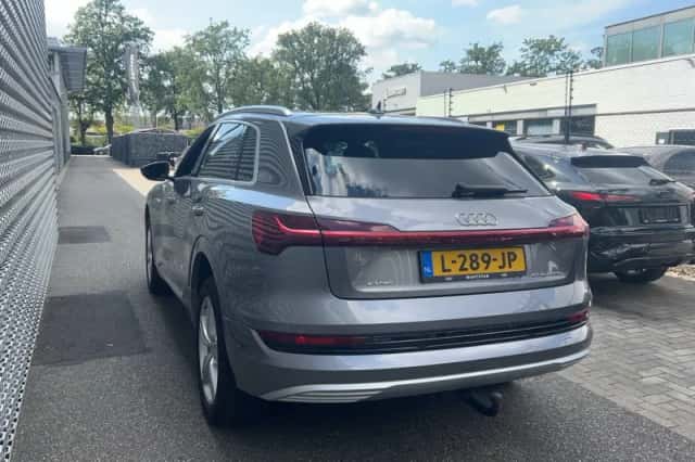 Audi e-tron (2020) thumbnail 3