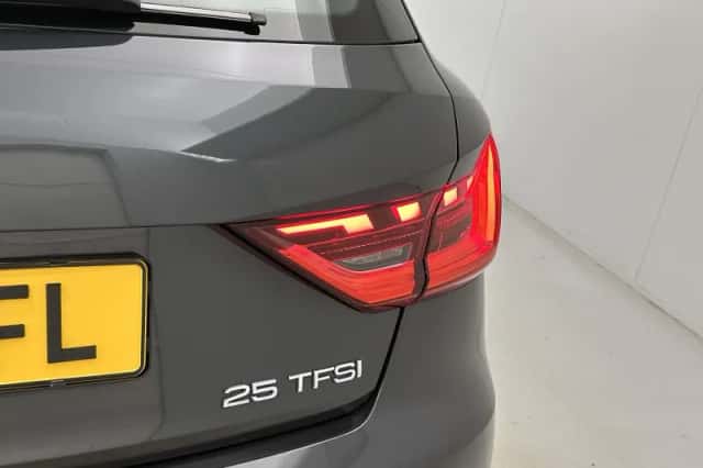 Audi A1 (2022) thumbnail 9