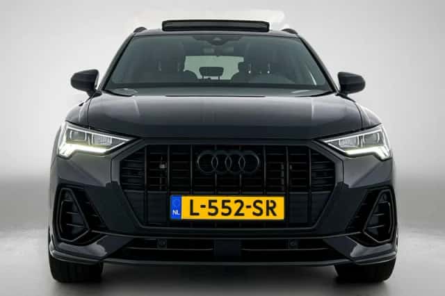 Audi Q3 (2021) thumbnail 2
