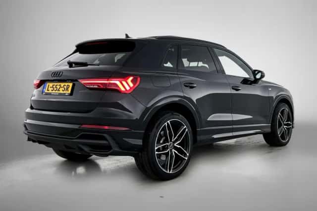 Audi Q3 (2021) thumbnail 5