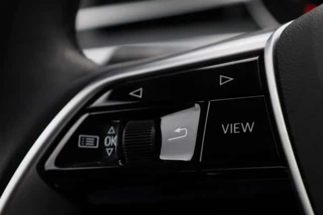 Audi A8 (2024) thumbnail 17