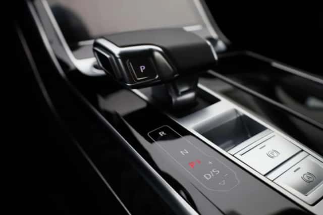 Audi A8 (2024) thumbnail 20