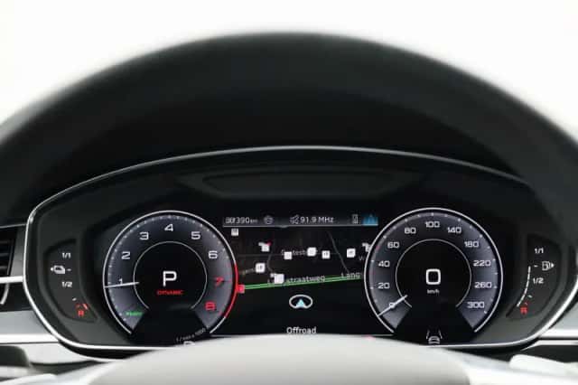 Audi A8 (2024) thumbnail 10