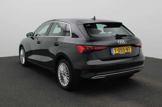 Audi A3 (2023) thumbnail 2