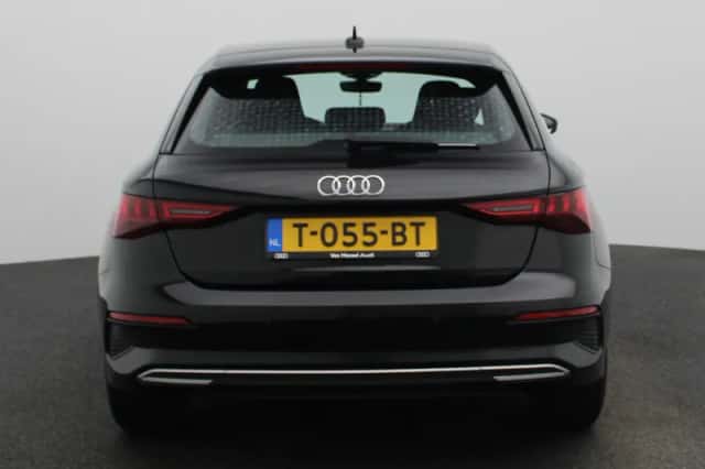 Audi A3 (2023) thumbnail 5