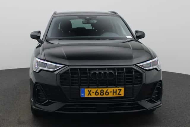 Audi Q3 (2023) thumbnail 2