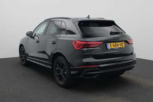 Audi Q3 (2023) thumbnail 3