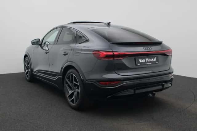 Audi Q6 e-tron (2025) thumbnail 2