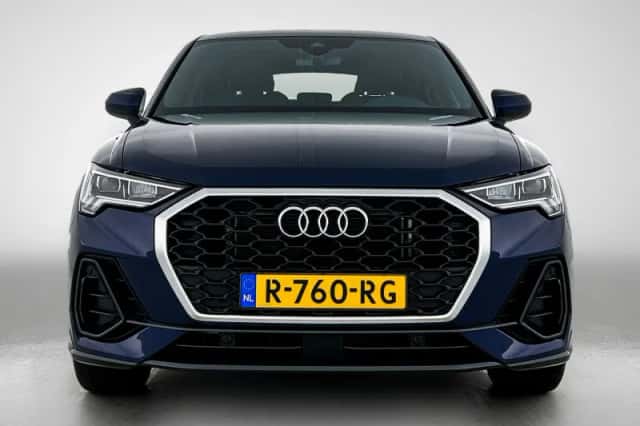 Audi Q3 (2022) thumbnail 2