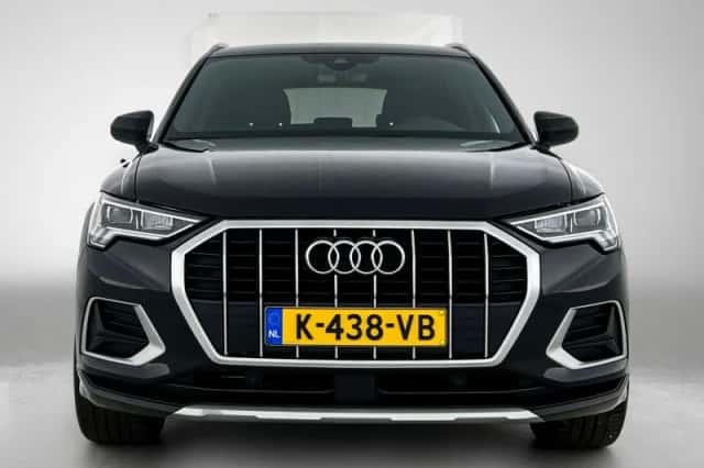 Audi Q3 (2021) thumbnail 2