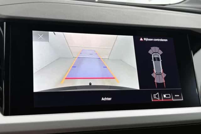 Audi Q4 e-tron (2024) thumbnail 11