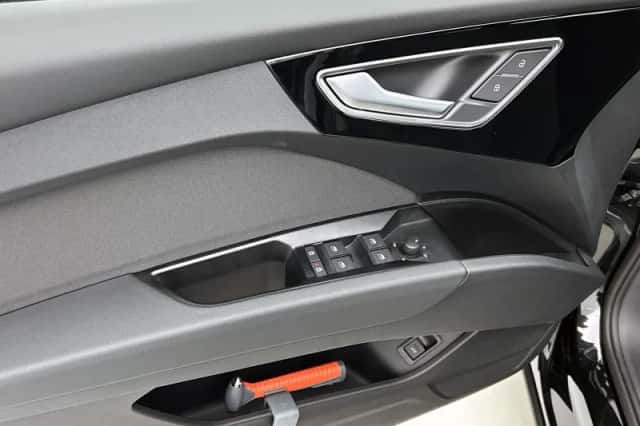 Audi Q4 e-tron (2024) thumbnail 18