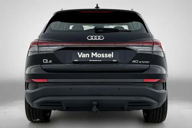 Audi Q4 e-tron (2024) thumbnail 4
