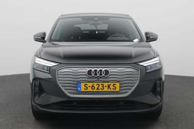 Audi Q4 (2023) thumbnail 2