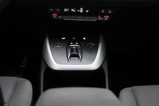 Audi Q4 (2023) thumbnail 13